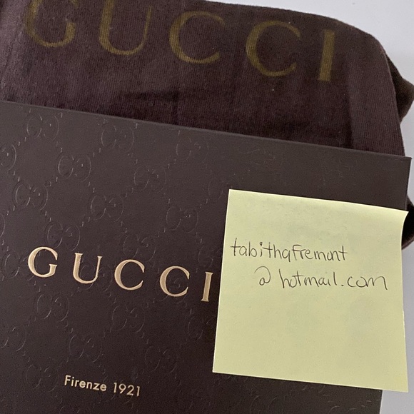 Authentic Gucci Signature Leather Zip Wallet - Picture 7 of 7